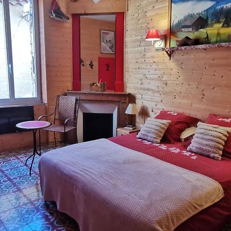 Saint-Saturnin-de-Lucian米莫萨旅馆住宿加早餐旅馆 外观 照片